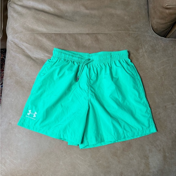 NWT Under Armour Mens 2X Volley Shorts Beach Running Mesh Lined Loose Fit Active - Picture 1 of 7
